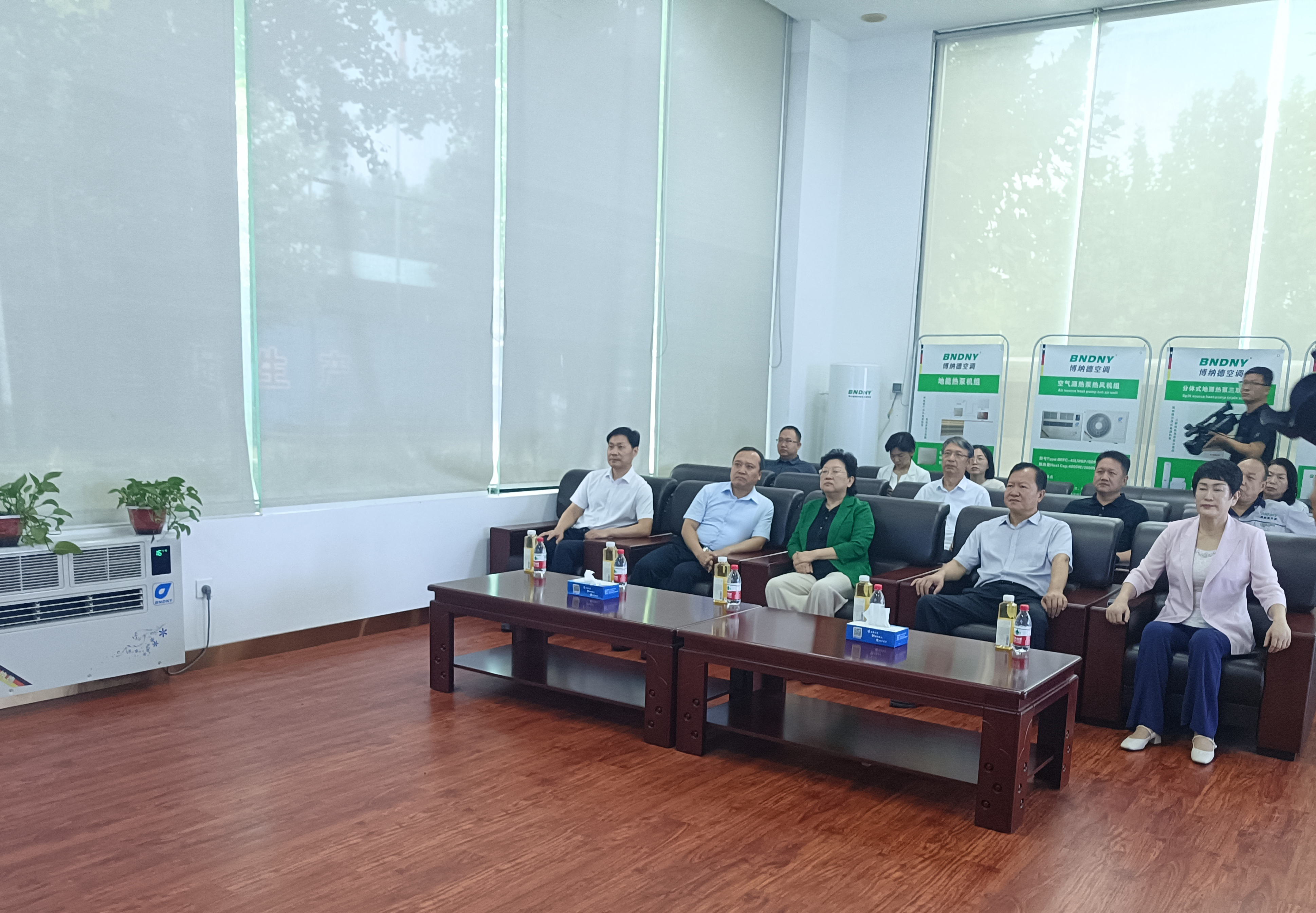 矛_��庄市人大常委会党�l�副书记、副��M�Q�?市��d��会主席李志宏一行到博纳德公司参观调�? title=